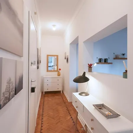 Pascoal - Lovely In The Heart Of Appartement *